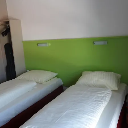 Szálloda Wirt Im Feld