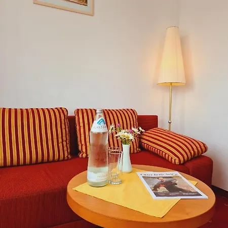 ホテル Wirt Im Feld 3*